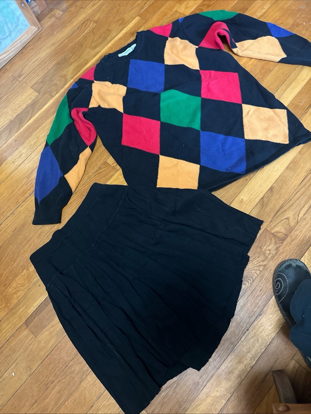 VTG Liz Claiborne Collection Women's Sweater and Skirt Set Size Medium - Picture 1 of 1